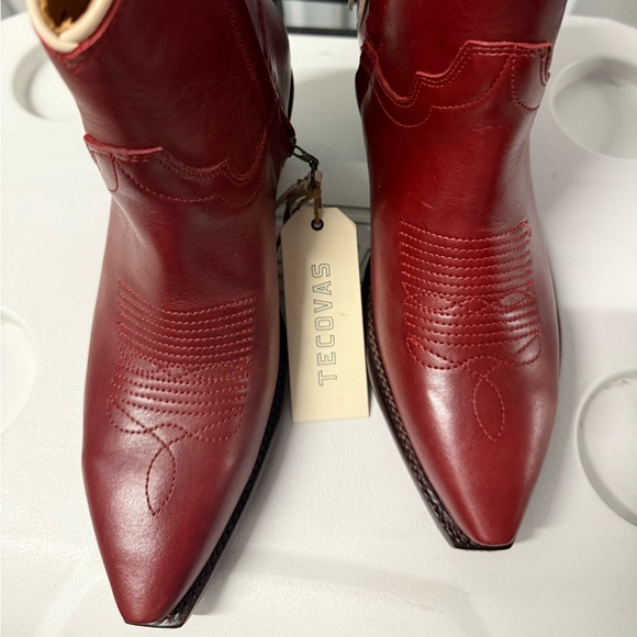 Tecovas Red and Tan Leather Interior - Picture 1 of 7